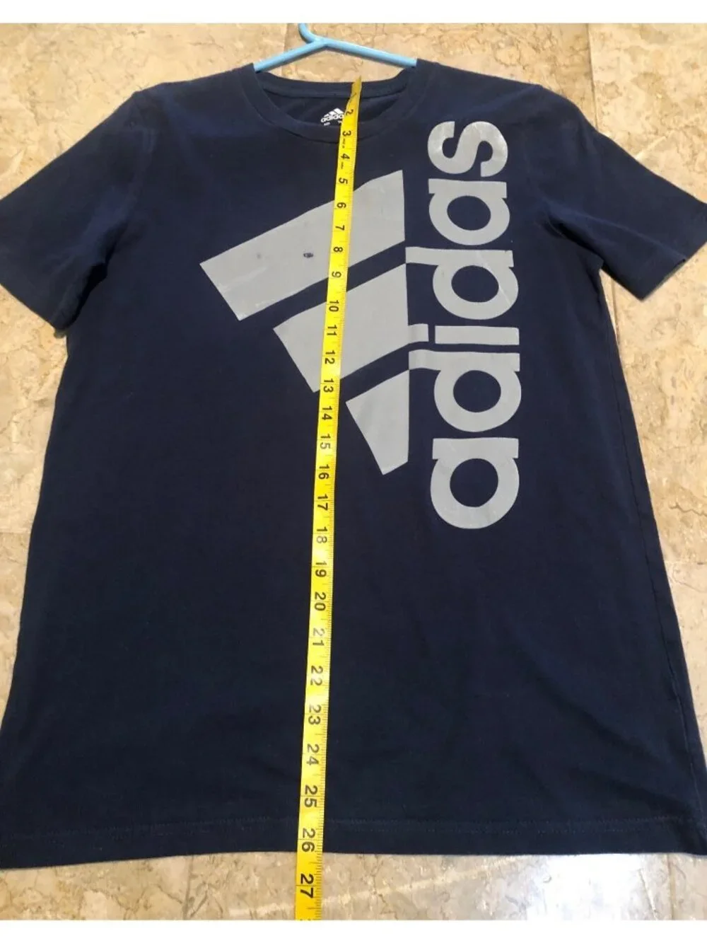ADIDAS-The Go to Performance Graphic Logo T-Shirt BLUE YOUTH LARGE (14/16)